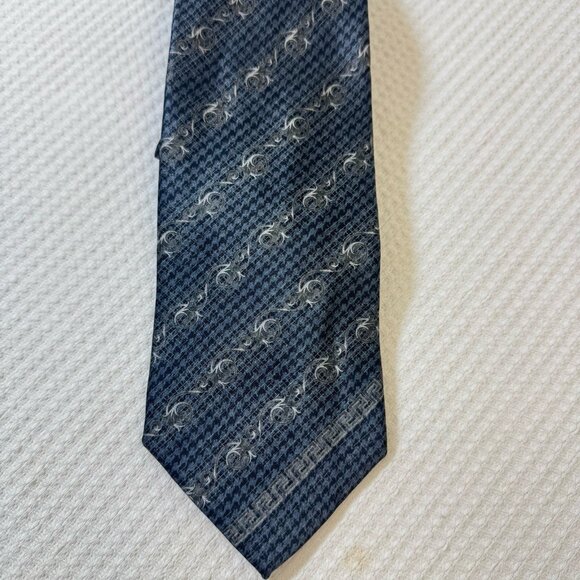Gianni Versace Men’s Vintage Necktie Geometric Design 100% Silk Made In Italy